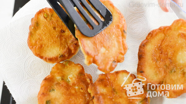 Ленивые Пирожки с луком и яйцом или Оладьи с начинкой фото к рецепту 10