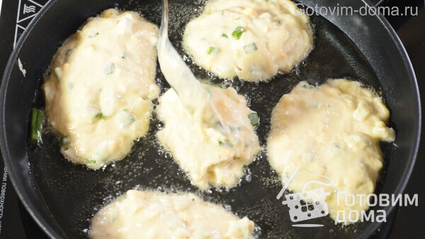 Ленивые Пирожки с луком и яйцом или Оладьи с начинкой фото к рецепту 8