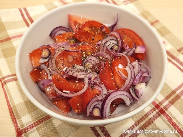 салат из помидор с луком.jpg