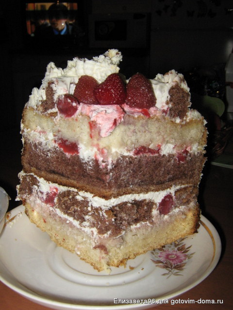 Торт бисквитный с клубникой1.JPG