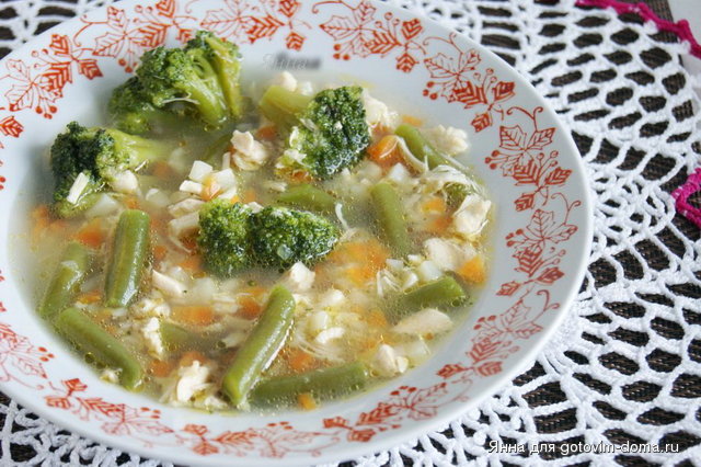 Куриный суп с брокколи и зеленой фасолью.jpg