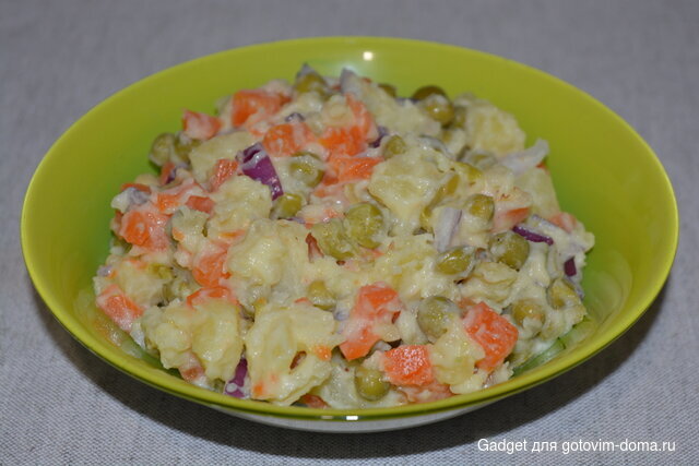 салат овощной из картофеля, моркови и зеленого горошка.JPG