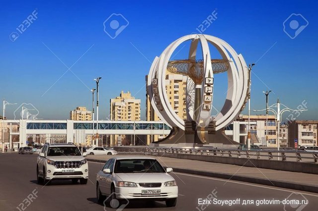 99022032-ashgabat-turkmenistan-january-25-2017-modern-architecture-of-ashgabat-one-of-the-streets-of-ashgabat.jpg
