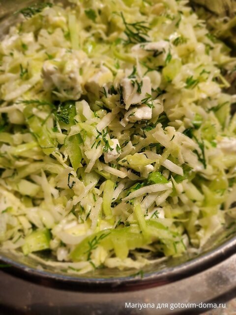 Салат из капусты с адыгейским сыром.jpg