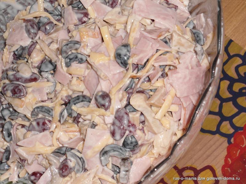Салат с маринованными грибами и колбасой рецепт с Салат с маринованными грибами и колбасой рецепт с