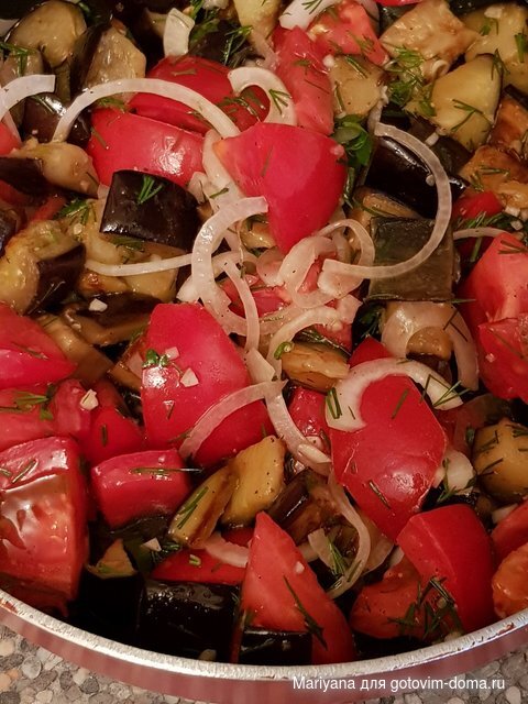 Салат из баклажан с помидорами.jpg