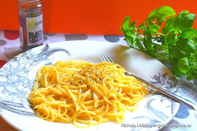 Spaghetti cacio e pepe - Спагетти с сыром и чёрным перцем.jpg