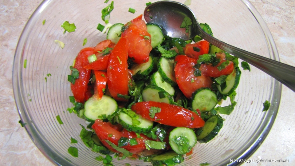 калорийность салата из огурцов и помидоров с оливковым маслом