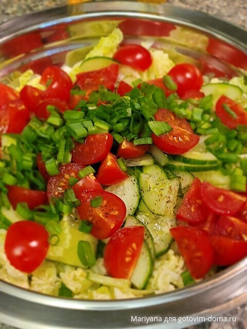 Салат с пекинкой и овощами.jpg