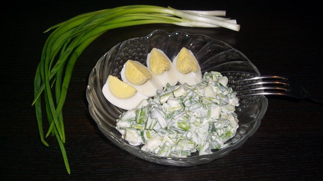 Салат из зеленого лука со сметаной.JPG