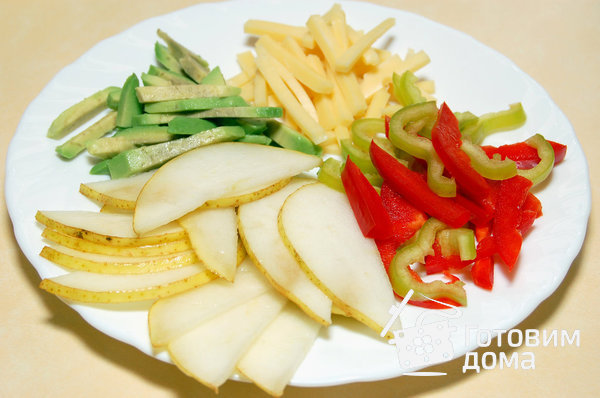 Салат из авокадо с грушей и сыром фото к рецепту 1
