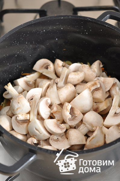 Гусь, фаршированный гречкой и грибами фото к рецепту 10