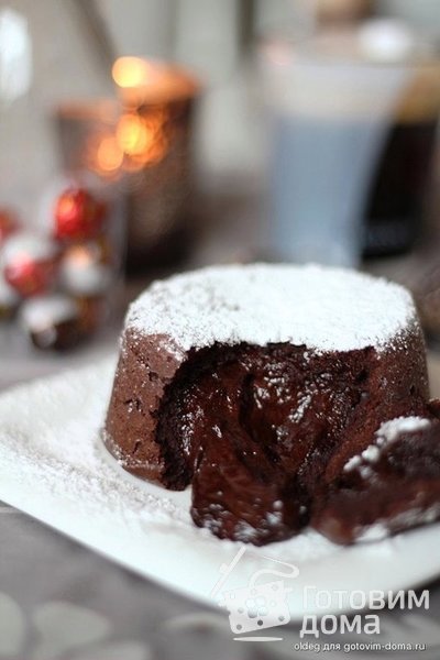 Шоколадное горячее пирожное с жидкой начинкой фото к рецепту 3