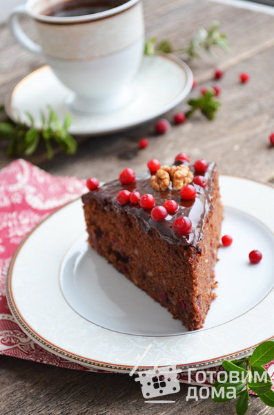 Брусничный пирог с мягкой шоколадной глазурью фото к рецепту 2