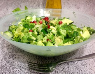 Зеленый салат из сельдерея