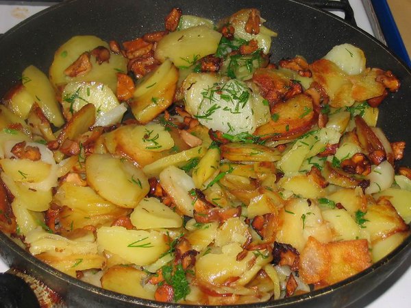 Картофель, жаренный с лисичками фото к рецепту 4