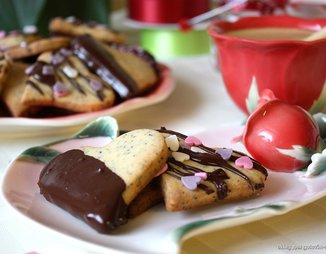 Печенье-сердечки с маком и марципаном