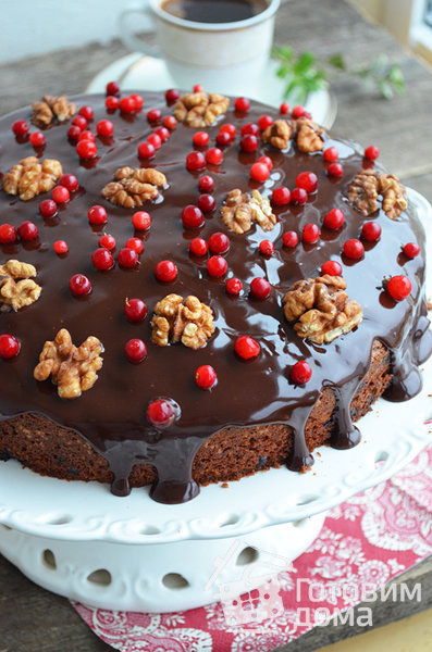 Брусничный пирог с мягкой шоколадной глазурью фото к рецепту 1