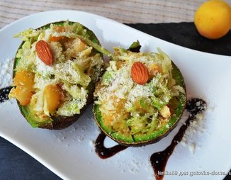 Авокадо гриль с Абрикосово-капустным салатом
