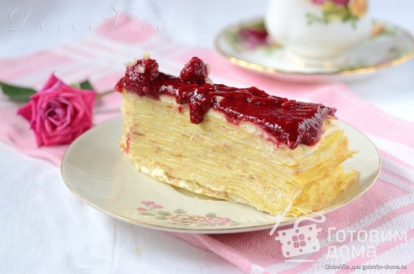 Блинный торт с кремом из маскарпоне и ягодным соусом фото к рецепту 10