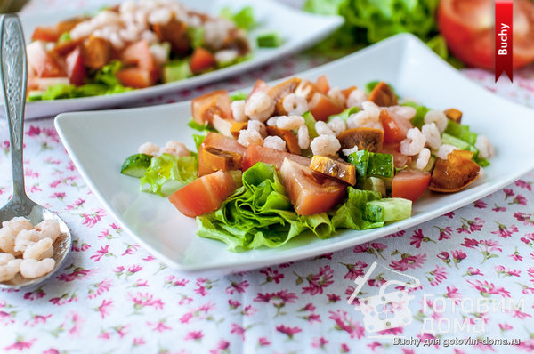Салат с креветками, хурмой и овощами фото к рецепту 1