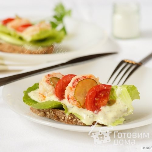 Smørrebrød - Бутерброд с креветками и соусом ремулад