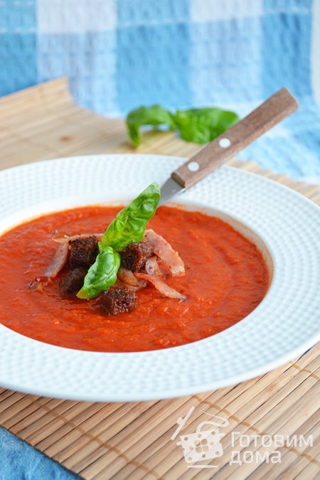Томатно-морковный суп с беконом
