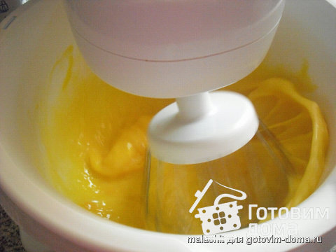 Бисквитное тесто (не  разделяя яйца, с добавлением кипятка) фото к рецепту 1