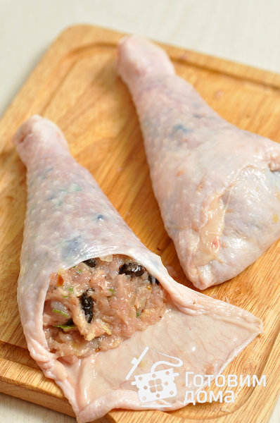 Куриные окорочка, фаршированные черносливом и грецкими орехами фото к рецепту 10