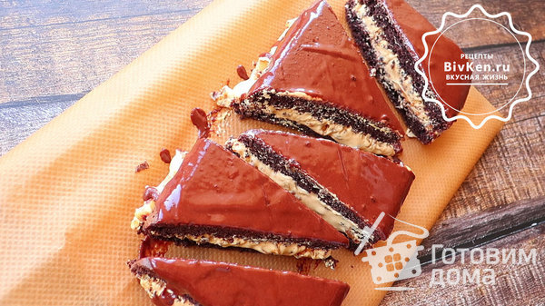 Шоколадный торт сникерс с орешками фото к рецепту 7