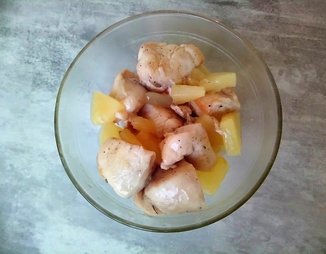 Курица с ананасом в кисло-сладком соусе