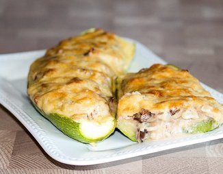 Жюльен в запеченных кабачках - горячая закуска