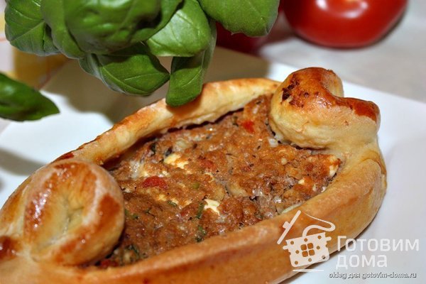 Пиде (турецкие лепешки) с фаршем, фетой и помидорами фото к рецепту 8