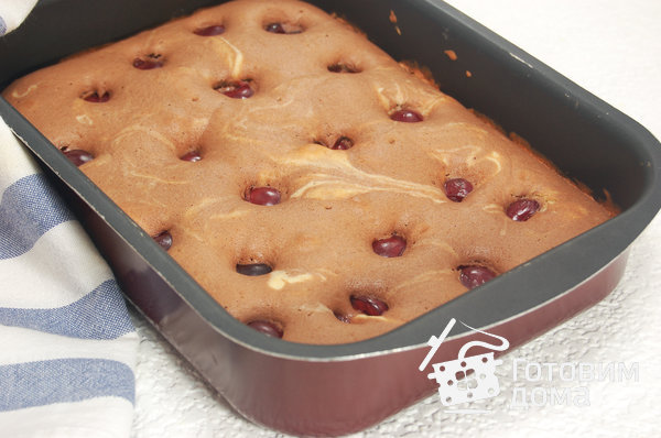 Кекс с вишнями (черешнями) и шоколадом фото к рецепту 8
