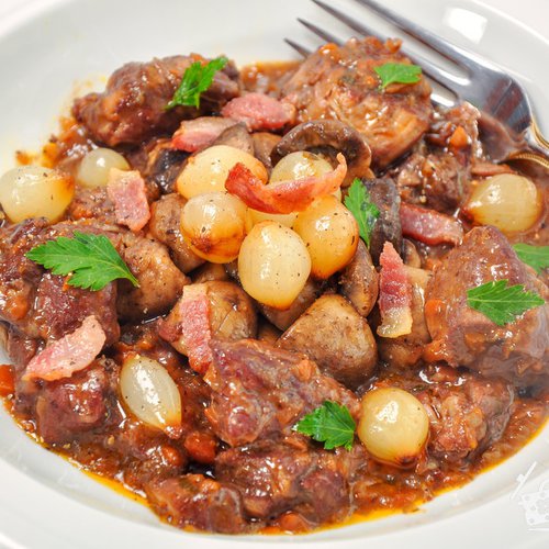 Говядина по-бургундски (Boeuf bourguignon)