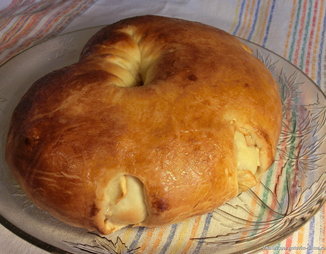 Шведский яблочный пирог с ромовой глазурью