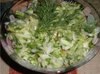 Салат из молодой капусты с жареным луком