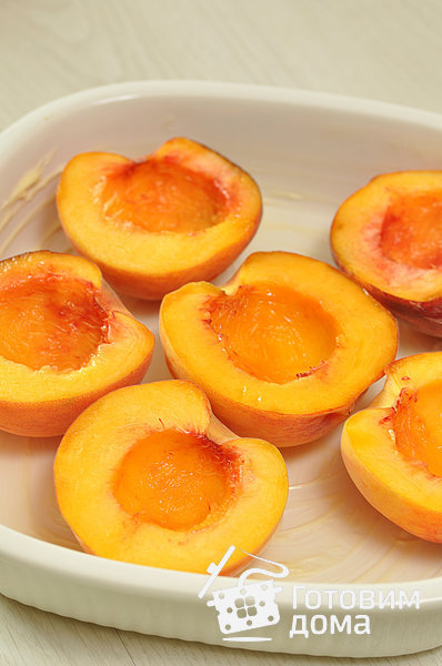 Запеченные персики, фаршированные миндалем фото к рецепту 3