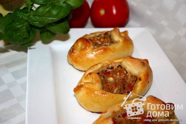 Пиде (турецкие лепешки) с фаршем, фетой и помидорами фото к рецепту 10