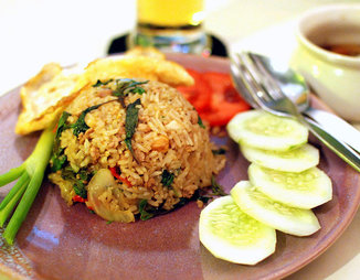 Као пад гай (Khao Pad Gai) Тайский жареный рис с курицей