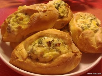 Открытые пирожки с сыром и зеленью