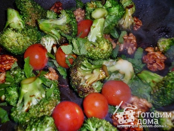 Тёплый салат из брокколи,орехов и мяты фото к рецепту 2