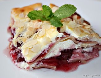 Творожно-вишневый десерт "А-ля Лазанья"