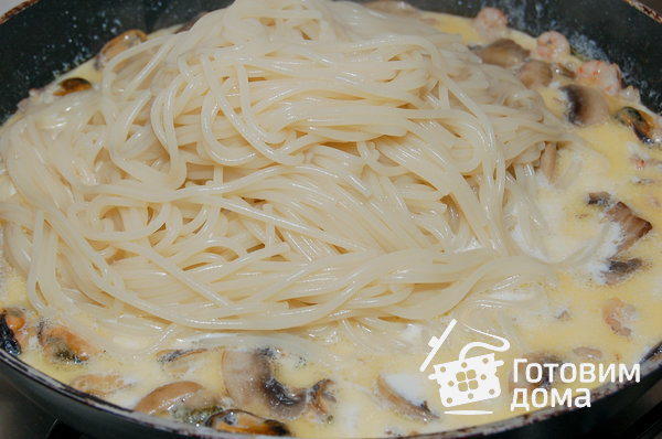 Спагетти с морепродуктами в сливочном соусе фото к рецепту 3