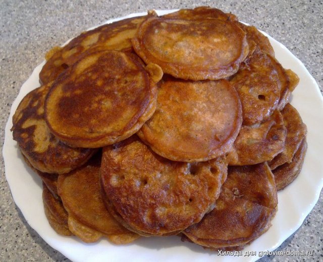 Оладьи с творогом, орехами и вареной сгущенкой.jpg