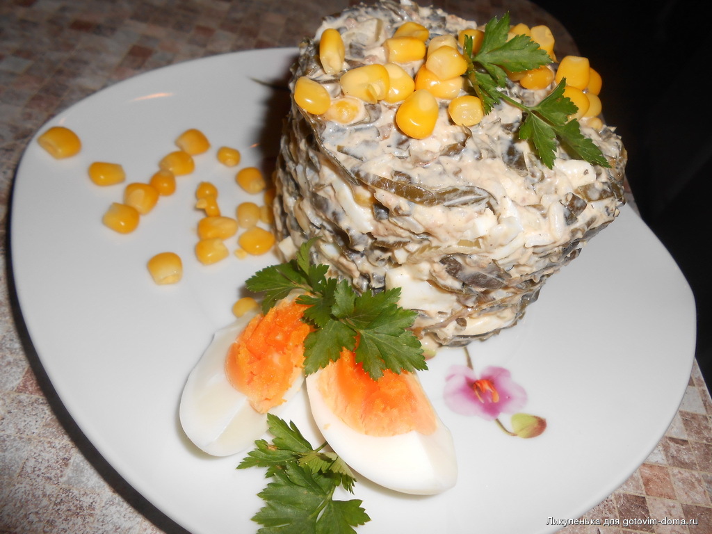 Салат с консервой скумбрия