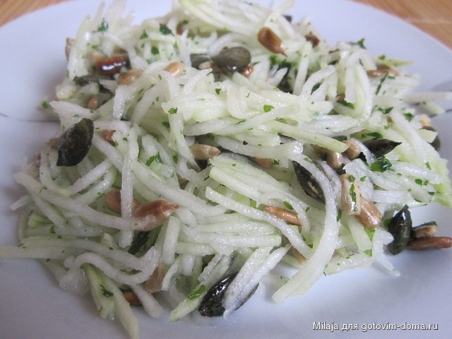 Салат  с кольраби и семечками.JPG