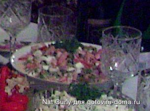 из ветчины с помидорами и зеленым горошком.jpg