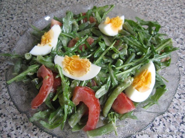 18.05. Руккола с помидорами, яйцами и стручковой фасолью.JPG