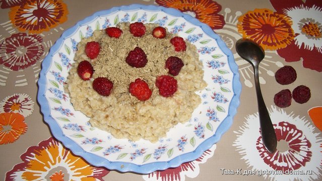 Овсяная каша с халвой и малиной.JPG